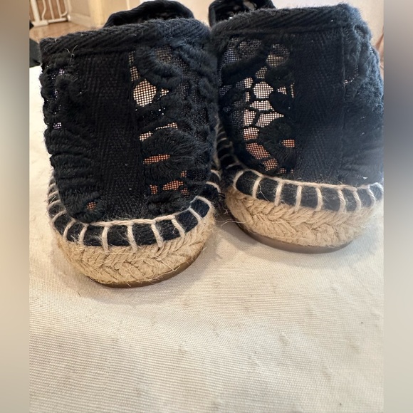 Tory Burch Jackie black crochet lace flat espadrilles Size 10 EUC - Picture 5 of 7